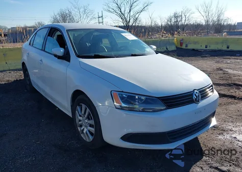 2014 Volkswagen Jetta 1.8T Se z USA, uszkodzony, nr VIN 3VWD17AJ3EM266161